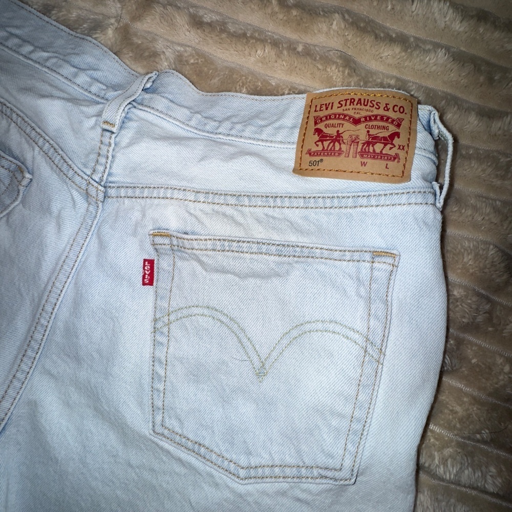 Levi’s 501 Jean Cut Off Jean Shorts With White Embroidered Sides Women 33 or 12‌ - Picture 5 of 10